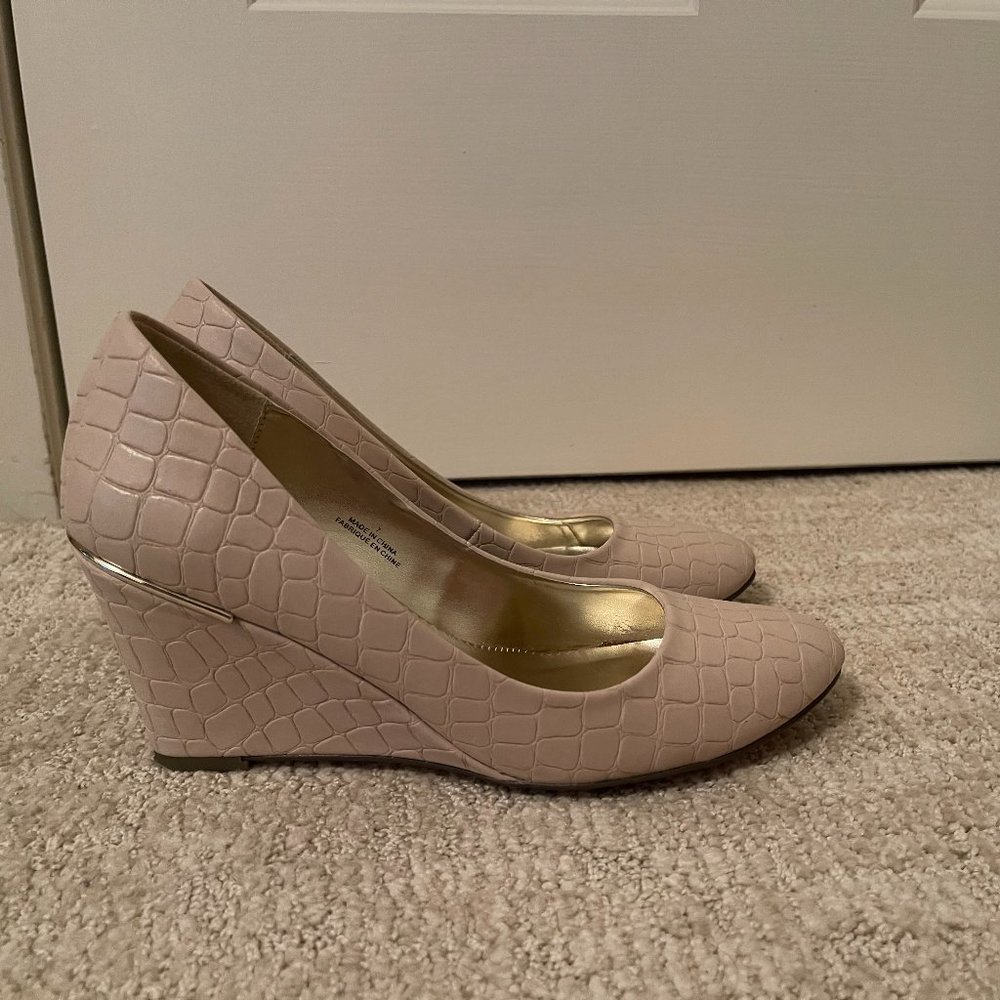 LIZ CLAIBORNE Beige Wedges Size 7